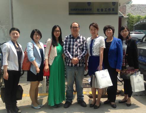 徐荣老师与北京城市公司的教师们合影留念